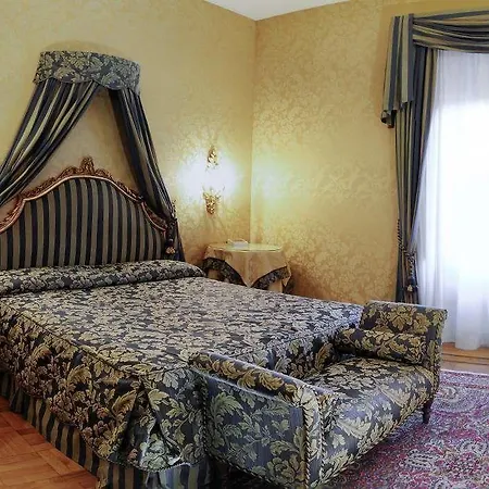 Park Potenziani فندق